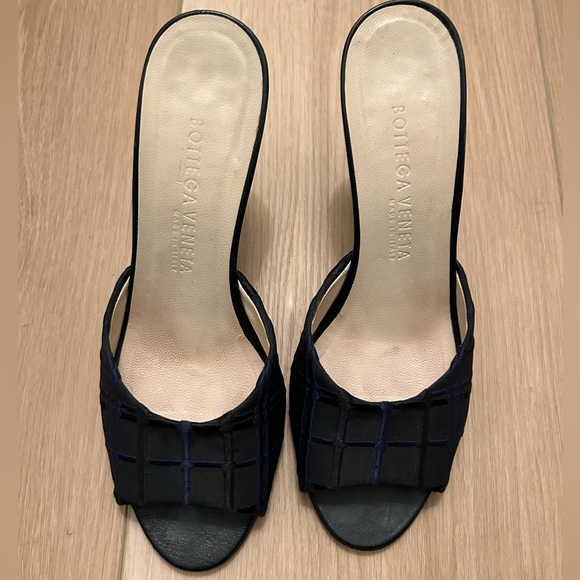 Bottega Vaneta satin heeled slides (black and subtle blue plaid). - Picture 2 of 6